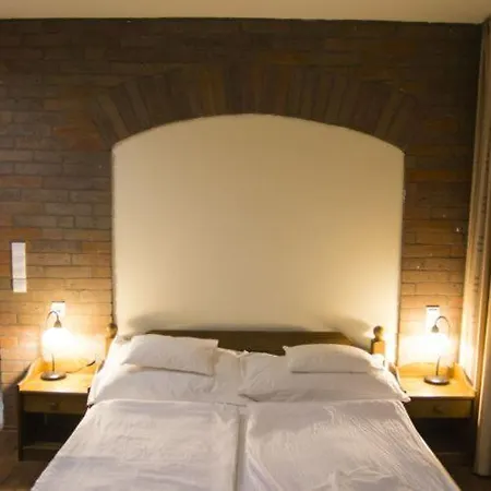 Viktor Bor- Es Vendeghaz**** فندق مبيت وإفطار