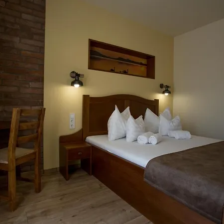 Viktor Bor- Es Vendeghaz**** فندق مبيت وإفطار Balatonmáriafürdő