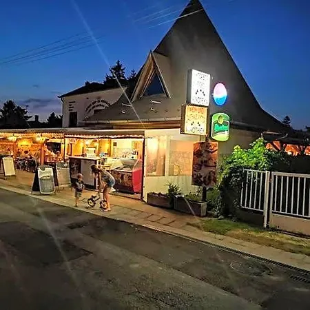 Couette-café Viktor Bor- és Vendégház**** Balatonmáriafürdő
